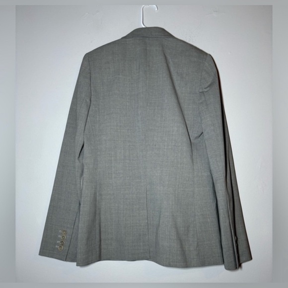Banana Republic Blazer, Light Grey 96% Wool,
4% Spandex Jacket size 8 - Picture 5 of 6